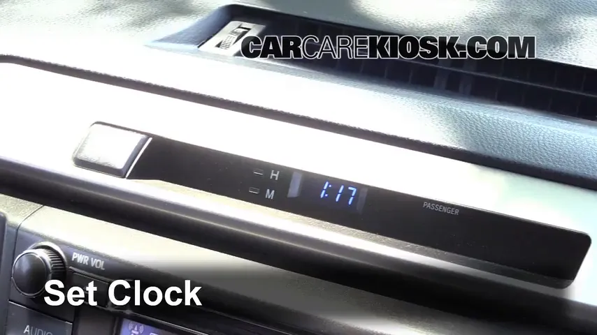 2013 Toyota RAV4 Limited 2.5L 4 Cyl. Reloj Fijar hora de reloj